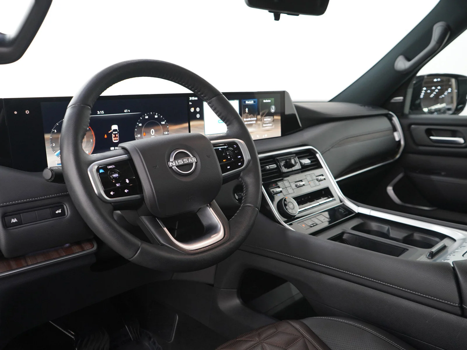 Certified Used 2025 Aspen White Tricoat Nissan Platinum image 27