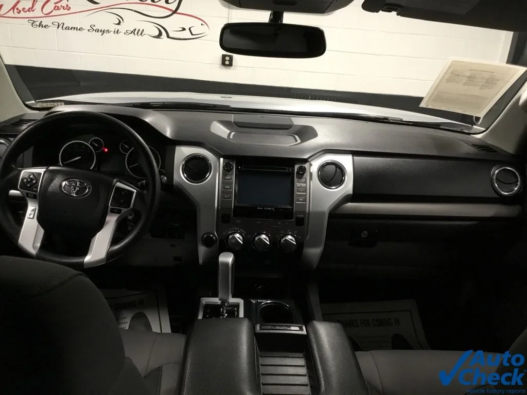 Used 2017 Silver Toyota SR5 image 30