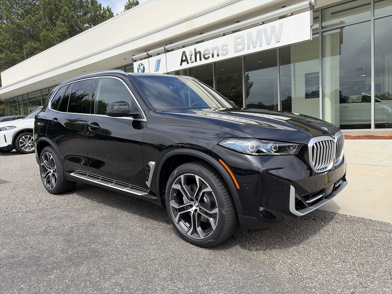 New 2026 Black Sapphire Metallic BMW xDrive40i image 2