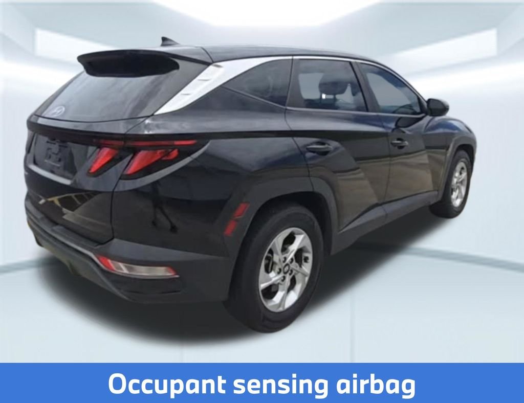 Used 2022 Black Hyundai SE image 2