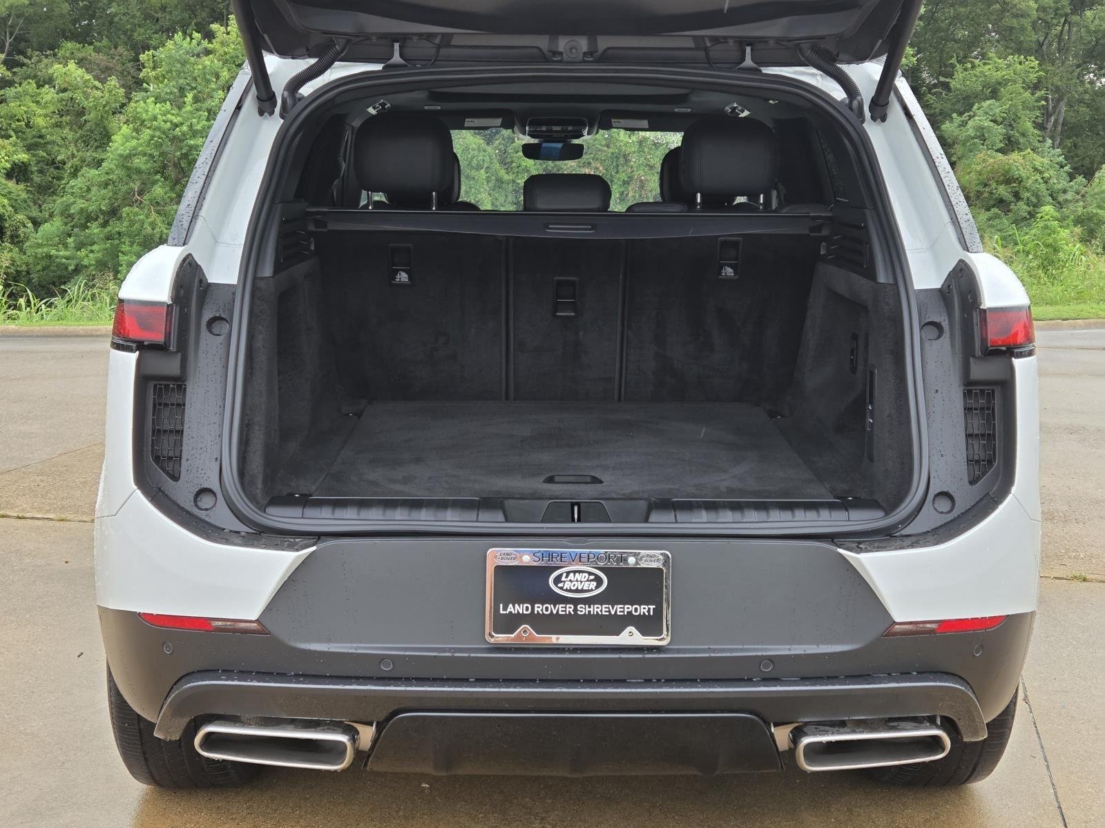 Used 2025 Fuji White Land Rover SE image 10