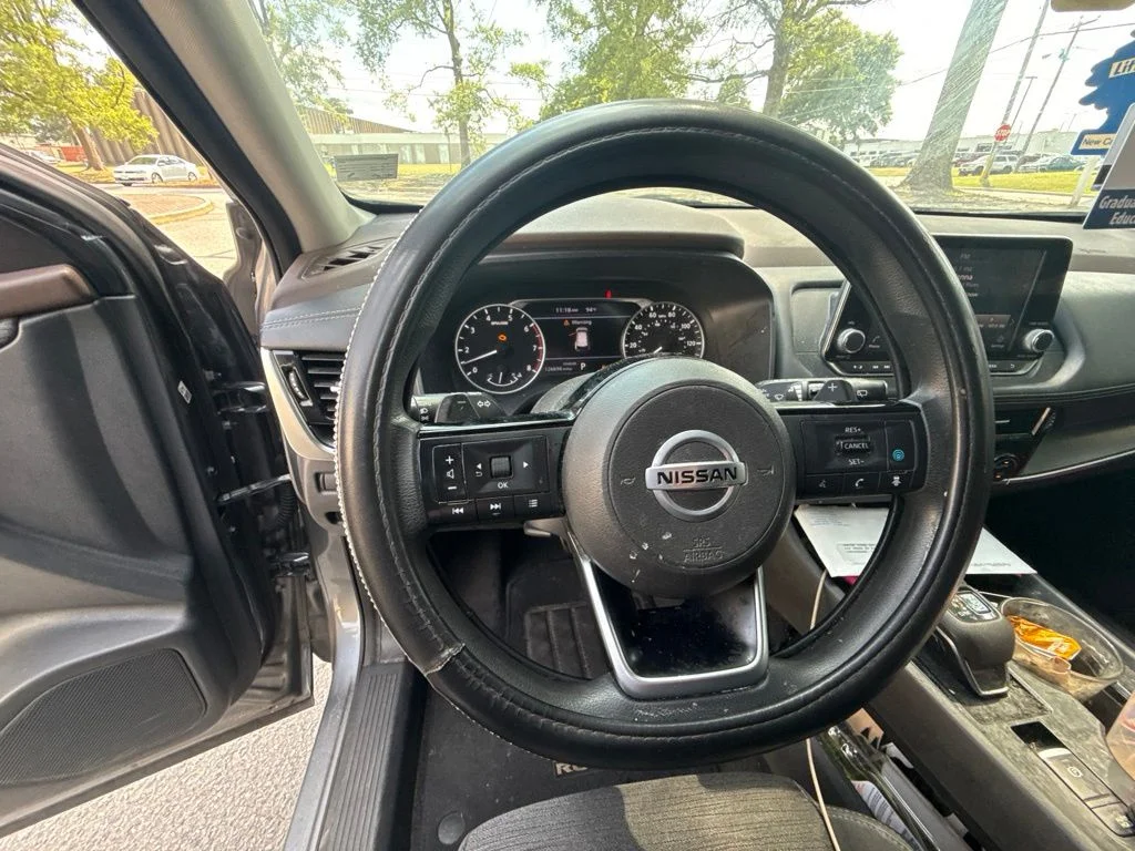 Used 2021 Gray Nissan SV image 12