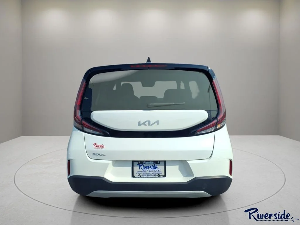 Used 2023 White Kia S image 2