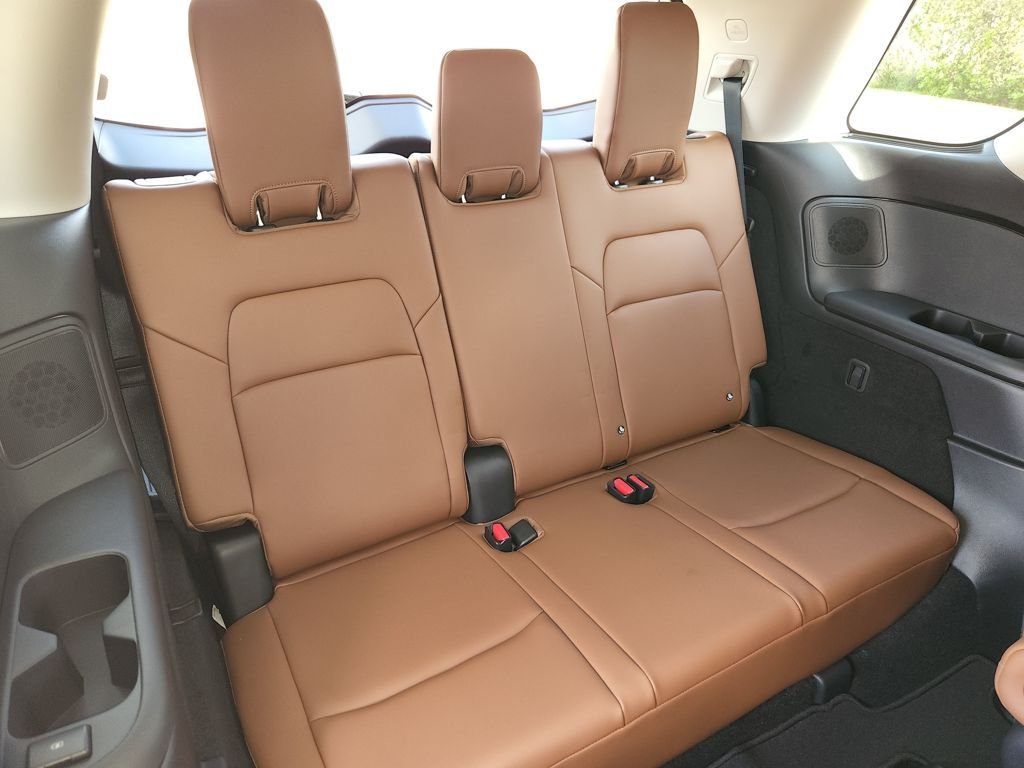 New 2026 Boulder Gray Pearl / Super Black Two-tone Nissan Platinum image 11