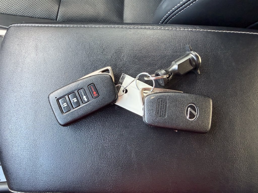 Used 2014 Silver Lexus 350 image 34