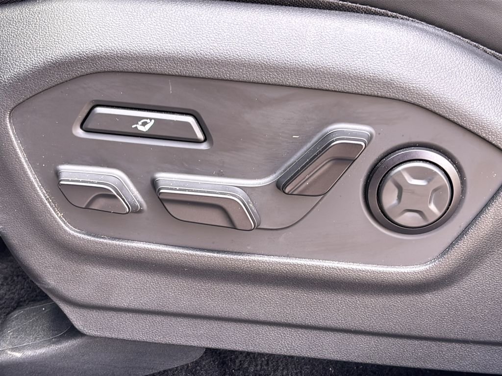 Used 2024 Serenity White Hyundai Calligraphy image 15