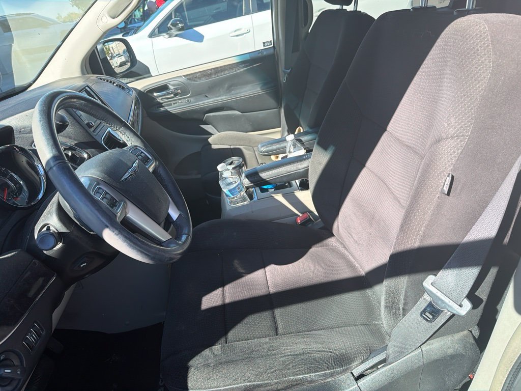 Used 2012 Silver Chrysler Touring image 6