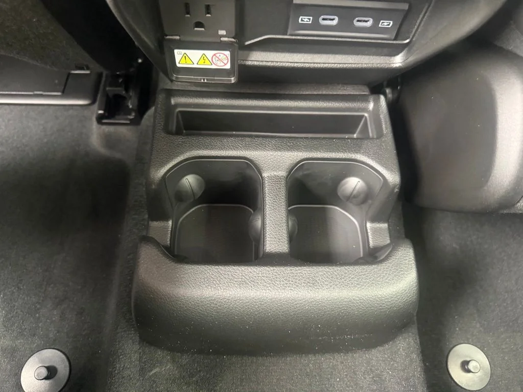 New 2026 Bright White Clear-Coat Exterior Paint Jeep  image 35