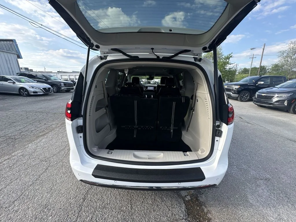 Used 2024 White Chrysler Touring L image 18