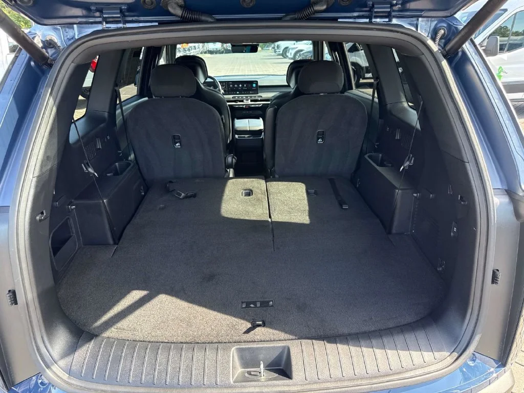 Used 2027 Black Kia S image 29