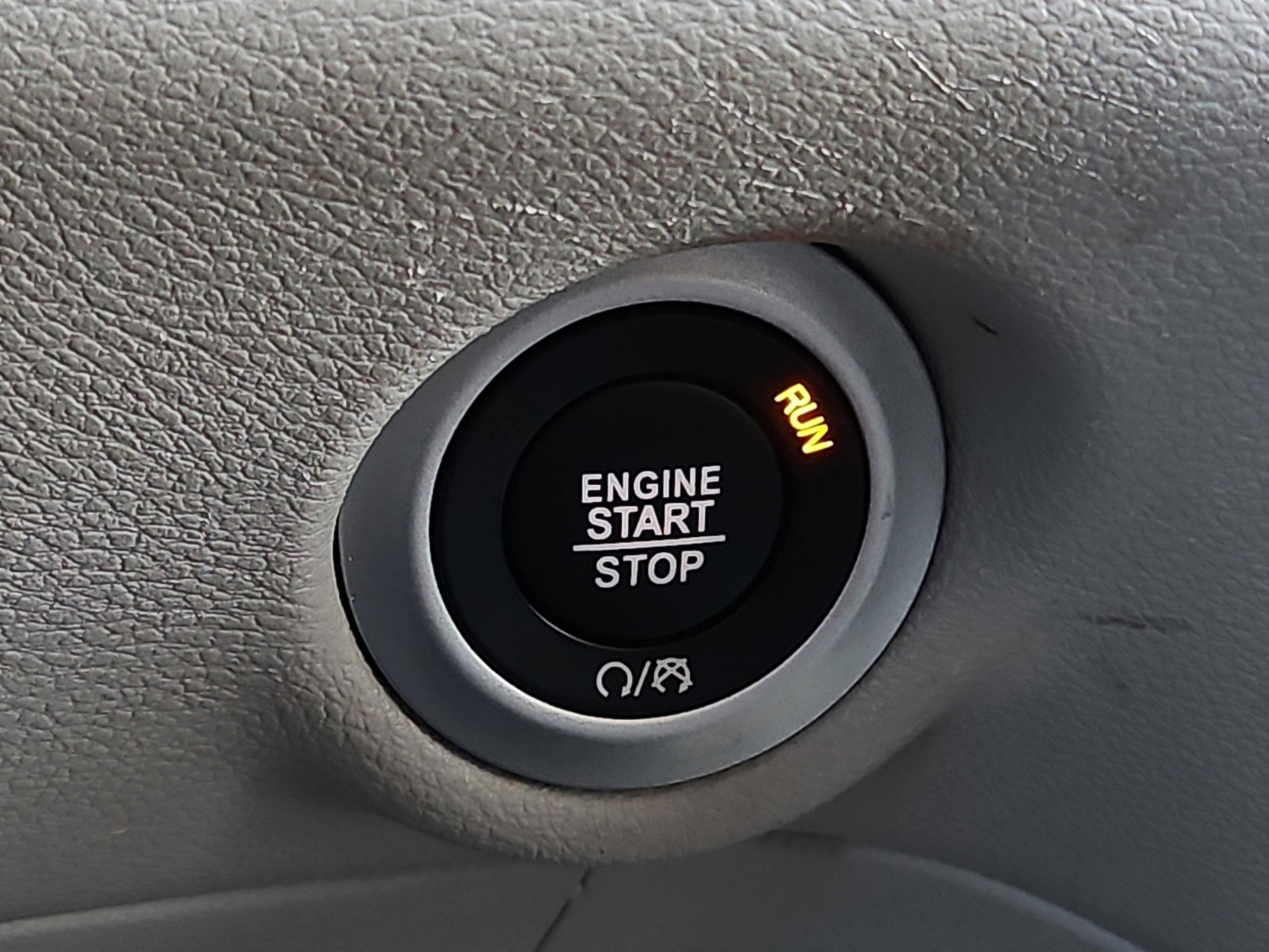 Used 2024 Silver Mist Clearcoat Chrysler Touring L image 22