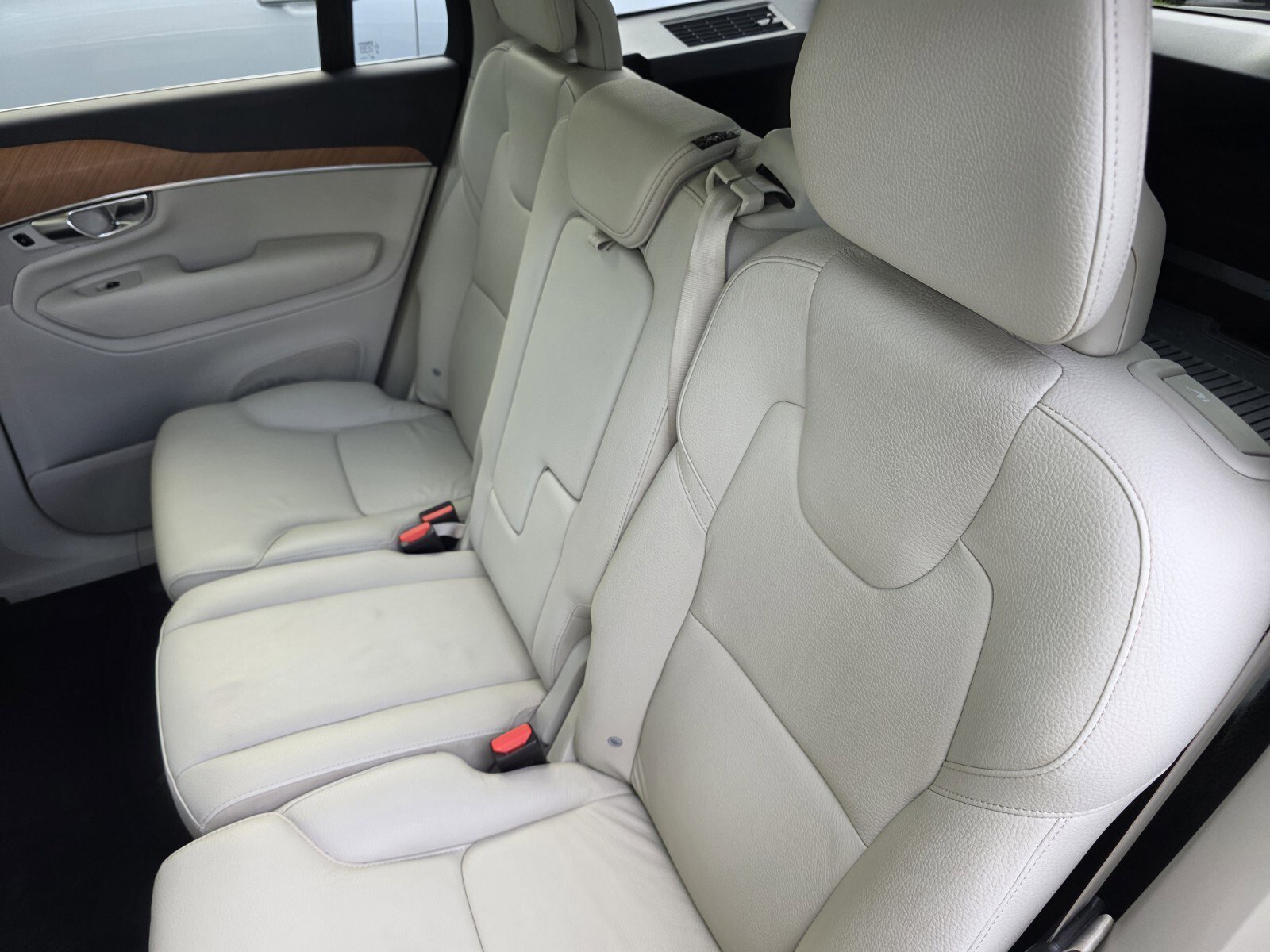 Used 2022 Denim Blue Metallic Volvo Momentum image 14