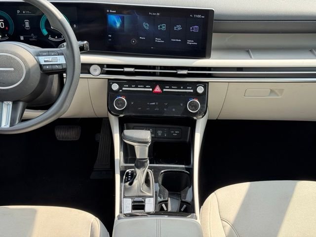 Used 2025 White Hyundai SEL image 25