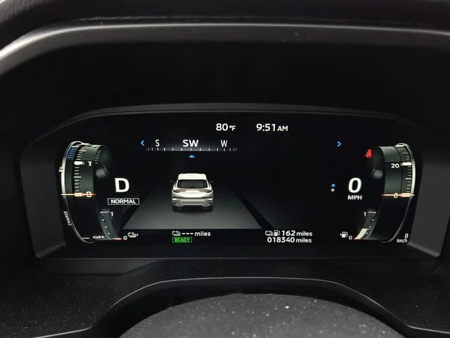 Used 2025 White Mitsubishi SE image 22