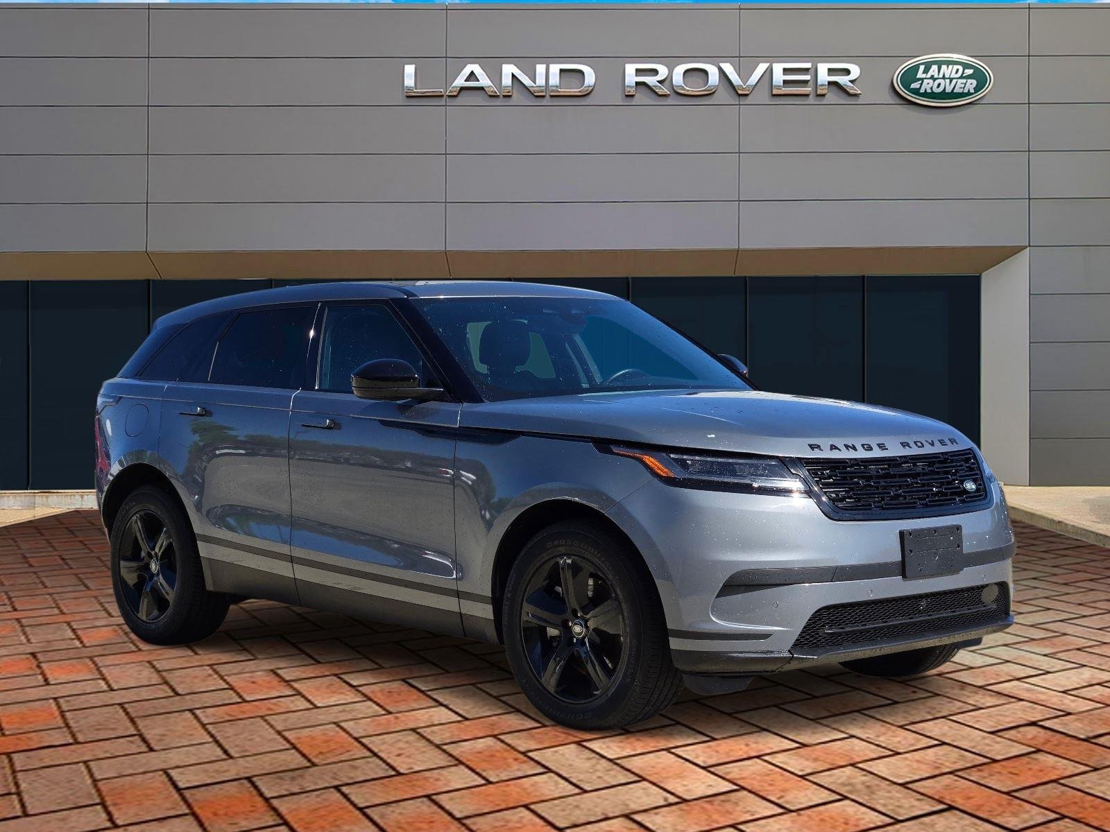 Used 2025 Zadar Grey Premium Metallic Land Rover S image 3