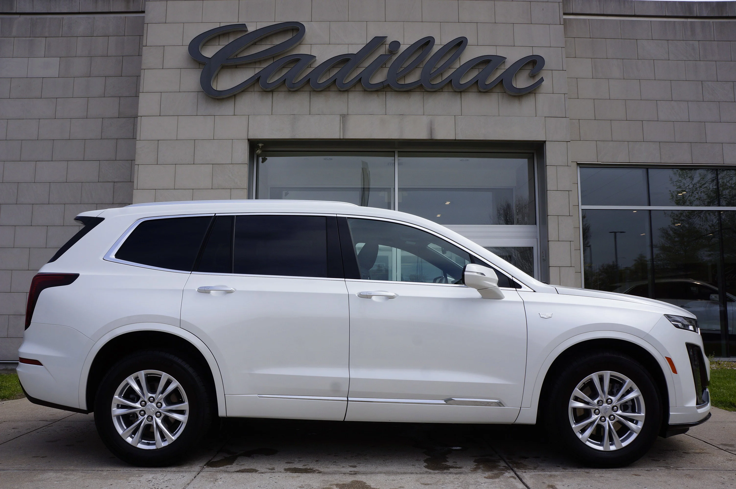 Used 2024 Crystal White Tricoat Cadillac AWD Luxury image 3