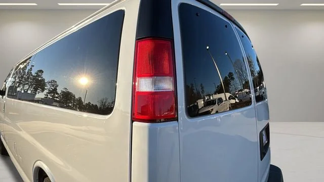 Used 2024 Summit White Chevrolet 1LT image 31