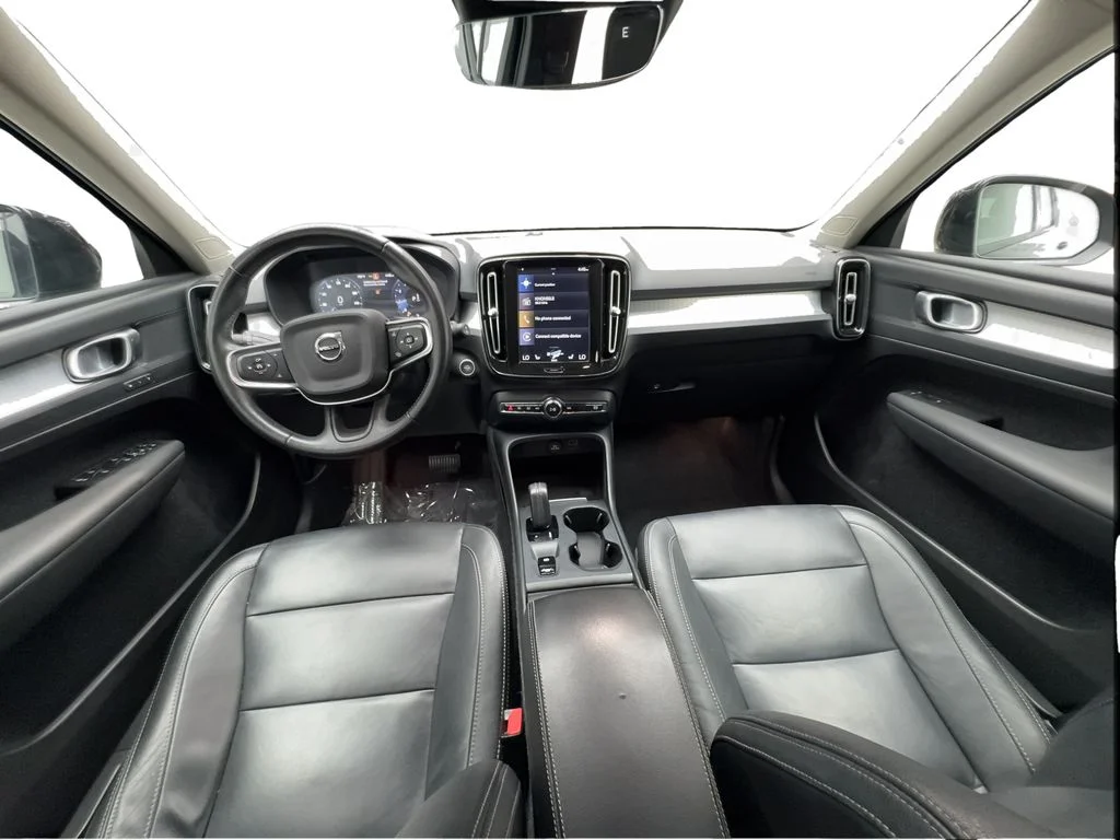 Used 2021 Black Volvo Momentum image 38
