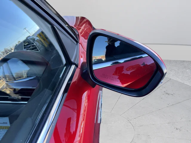 Used 2025 Red Mitsubishi SE image 15