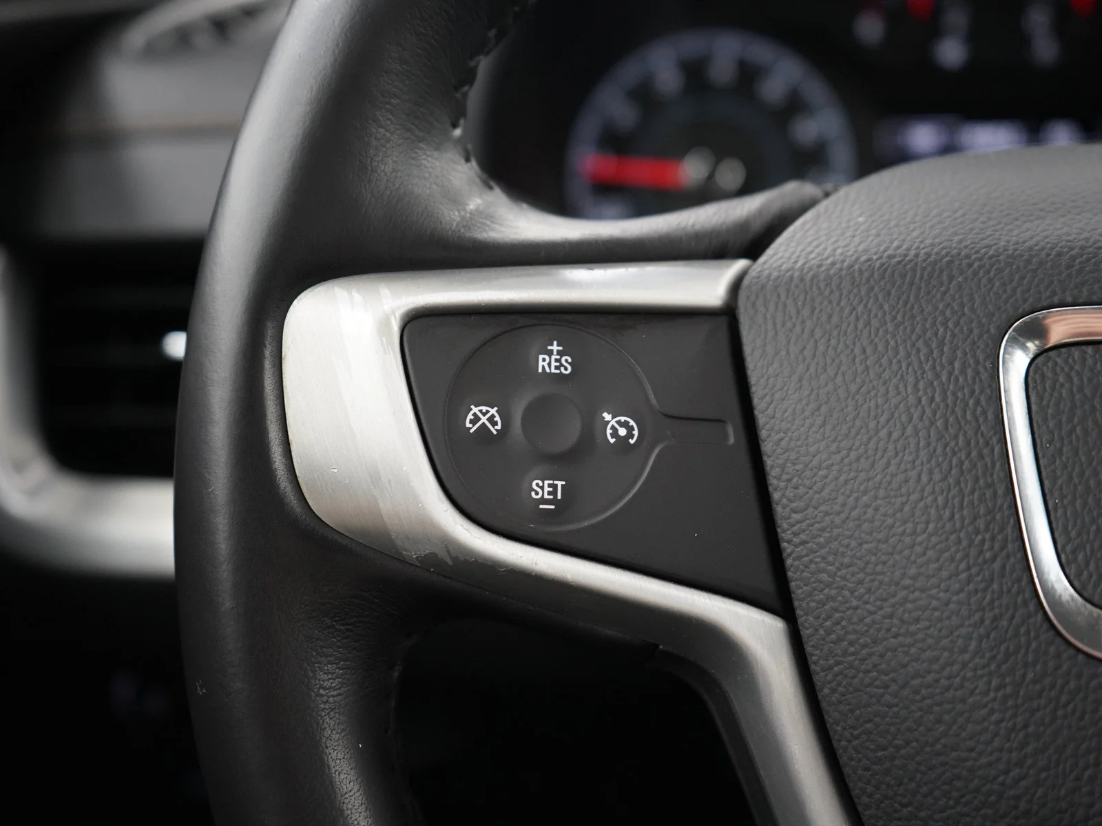 Used 2018 Red Quartz Tintcoat GMC SLE image 24
