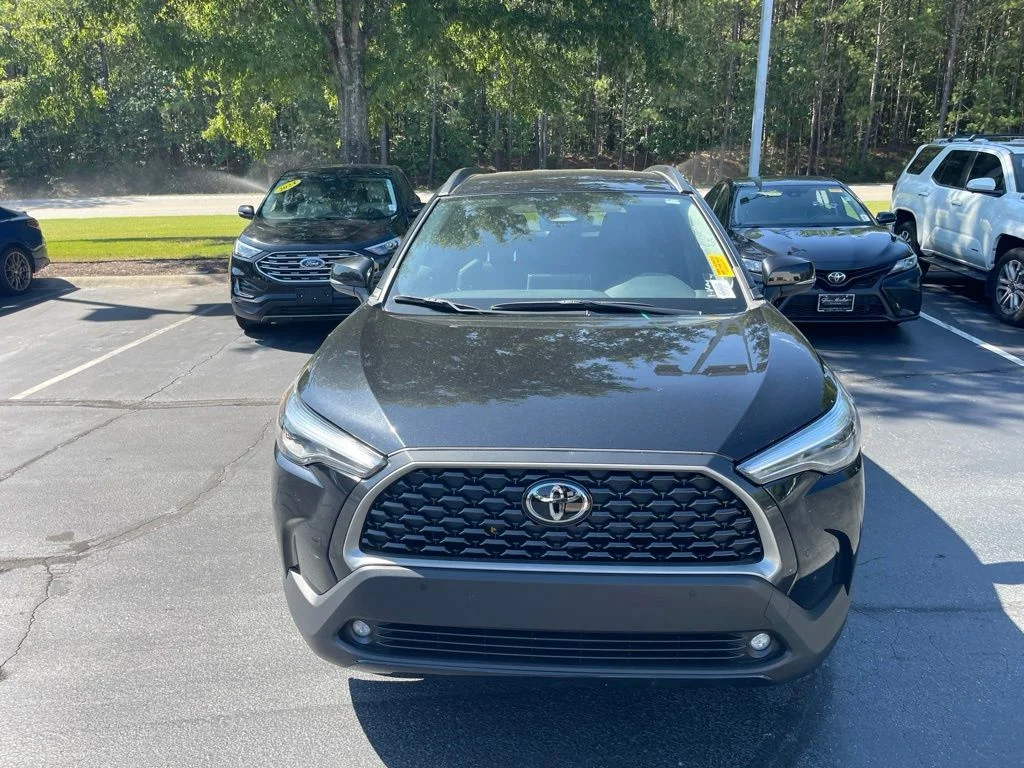 Used 2025 Black Toyota XLE image 3