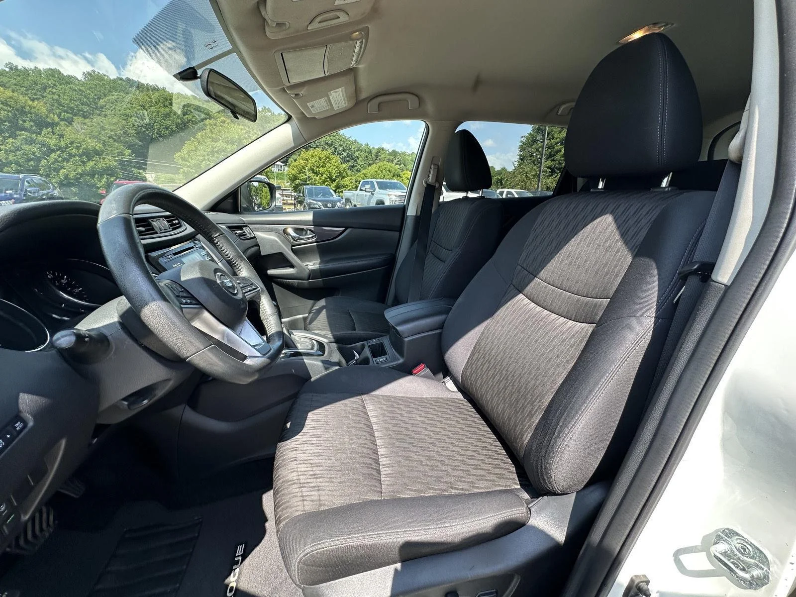 Used 2017 Glacier White Nissan SV image 9