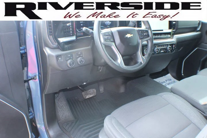 Used 2024 Lakeshore Blue Metallic Chevrolet LT (2FL) image 8