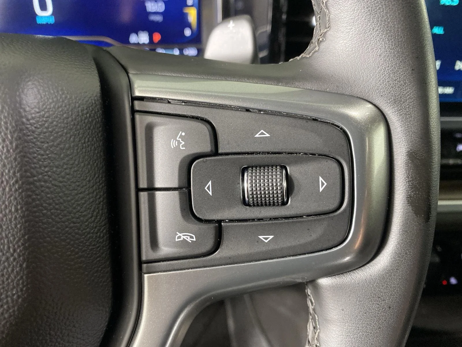 Used 2024 Summit White Chevrolet RST image 15