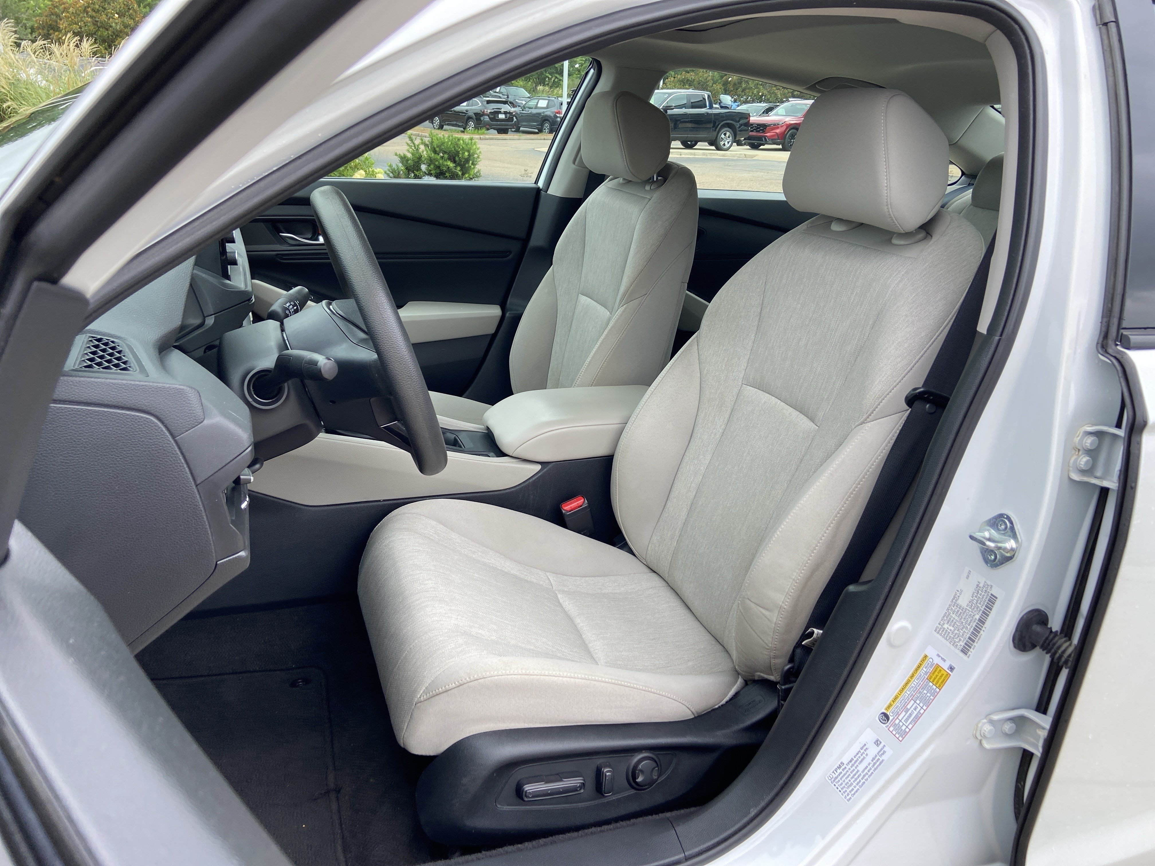 Used 2023 Platinum White Pearl Honda EX image 18