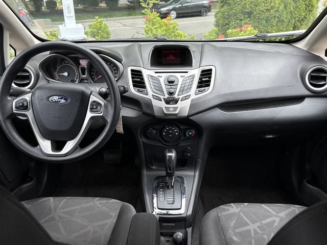 Used 2013 Ingot Silver Metallic Ford SE image 8