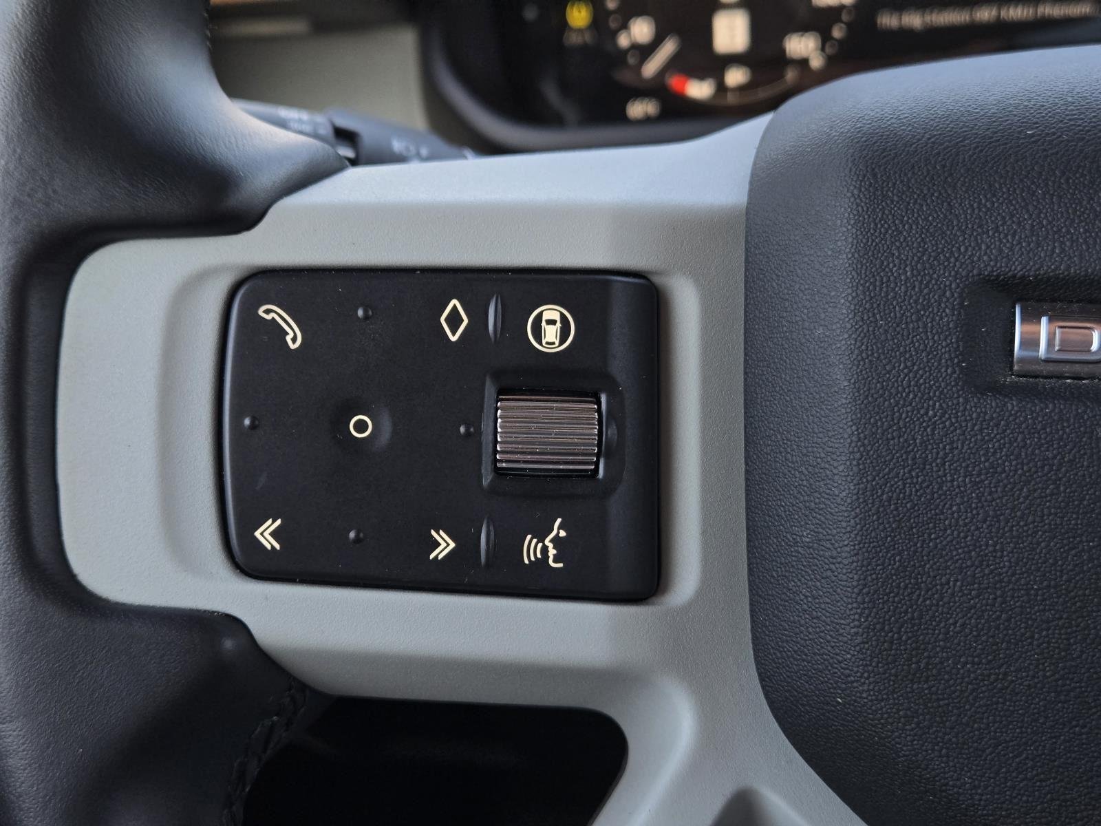 Used 2024 Fuji White Land Rover SE image 12