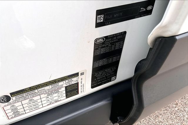 Used 2020 White Land Rover HSE image 32