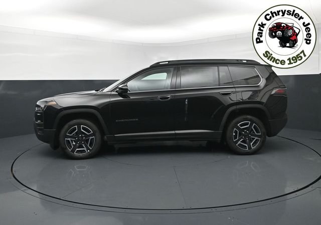 New 2026 Diamond Black Crystal Pearl-Coat Exterior Paint Jeep Limited image 3