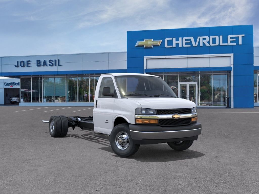 2026 Chevrolet Express 4500 177" WB's photo