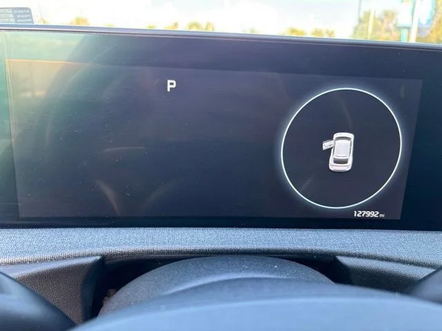 Used 2023 Steel Gray Kia Wind image 14