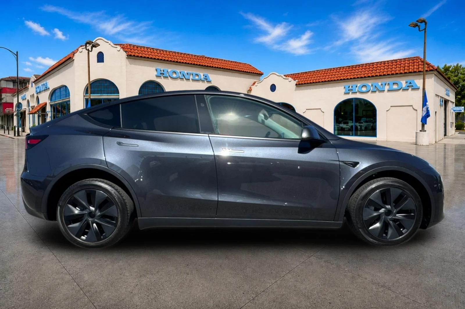 Used 2024  Tesla Long Range image 3