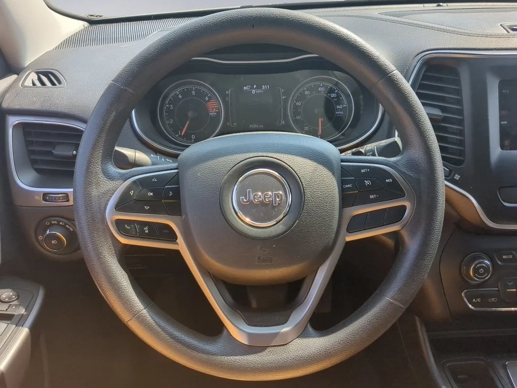 Used 2019 White Jeep Latitude image 15