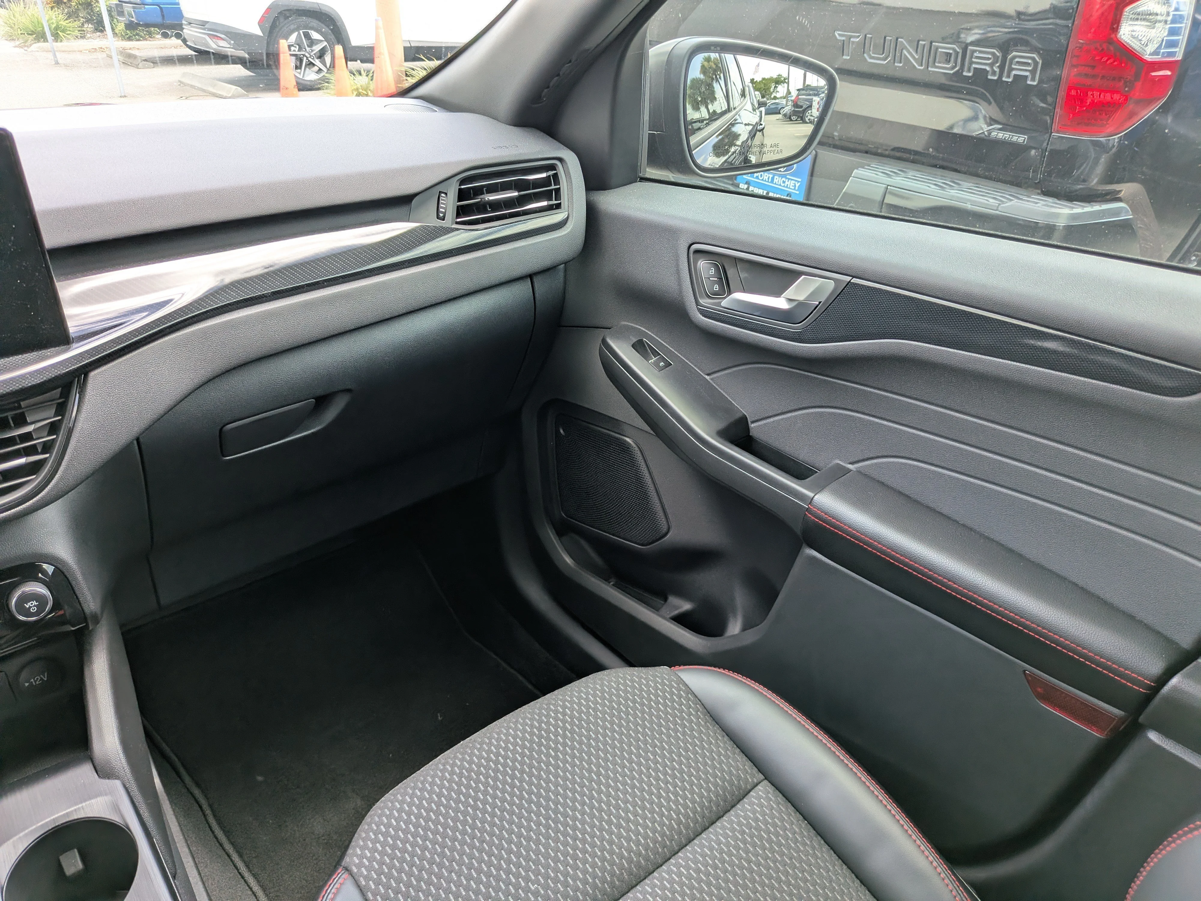Used 2024 Agate Black Metallic Ford ST-Line image 17