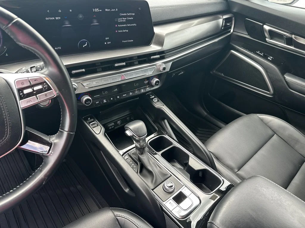 Used 2023 White Kia S image 30