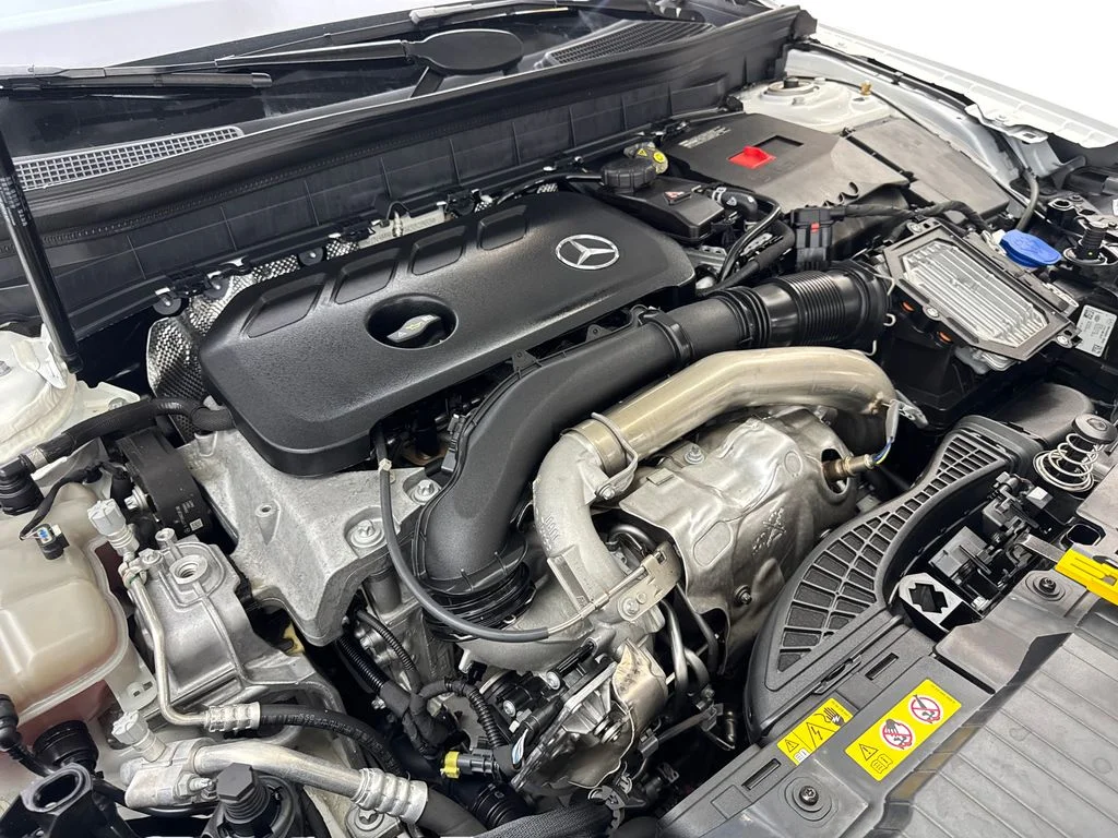 Used 2025 White Mercedes-Benz GLB 250 image 76