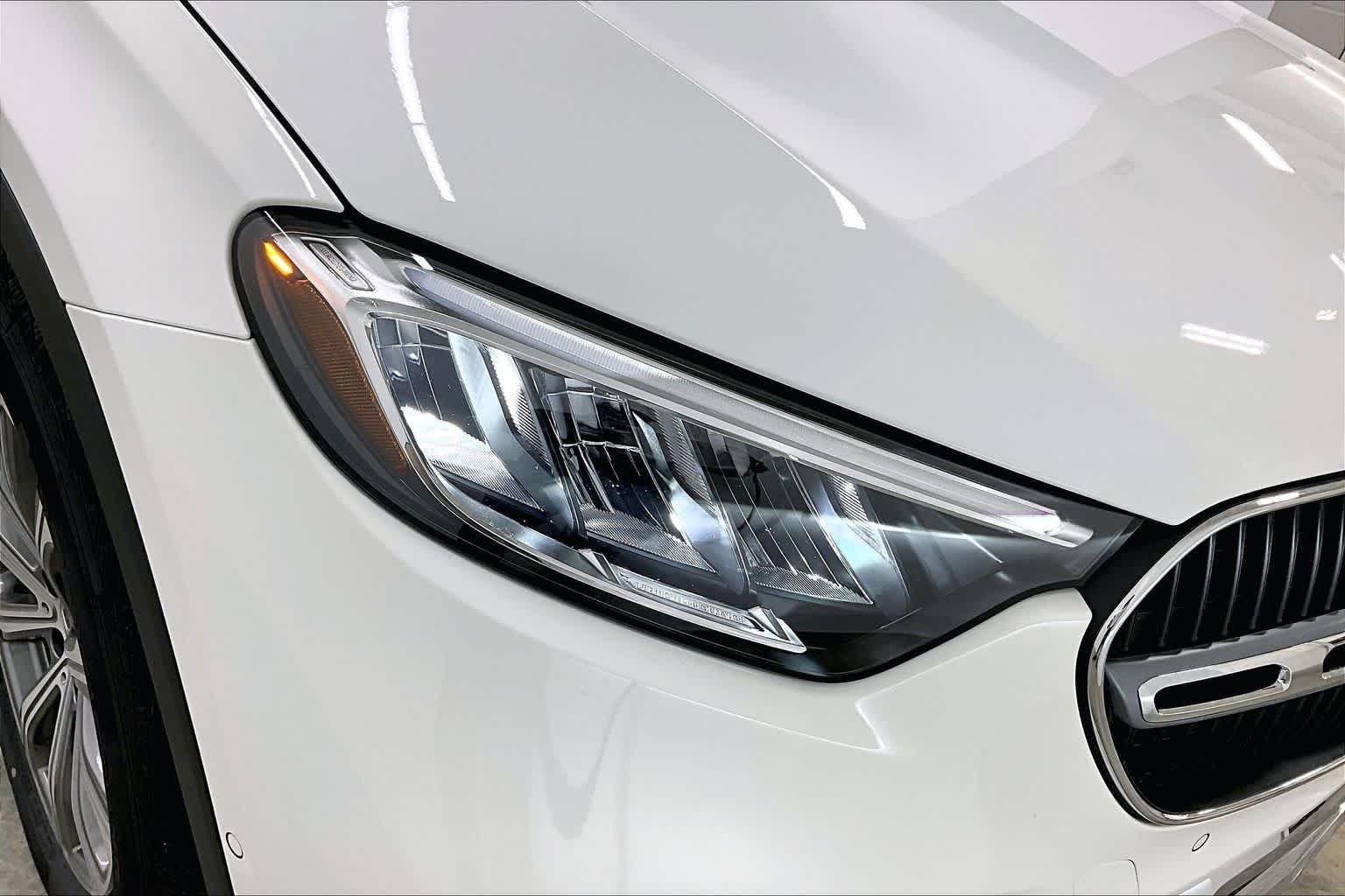 New 2026 Polar White Mercedes-Benz GLC 300 image 13