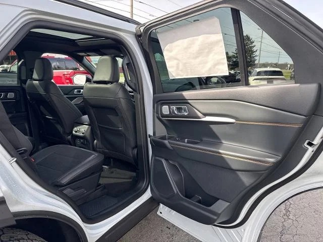 New 2026 Space White Metallic Ford Tremor® image 84
