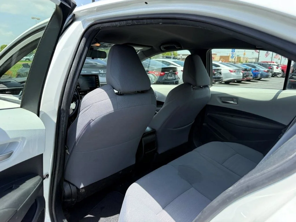 Used 2020 White Toyota SE image 14