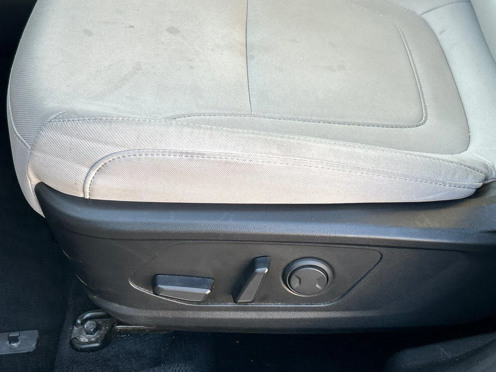 Used 2025 Shimmering Silver Hyundai SEL image 16