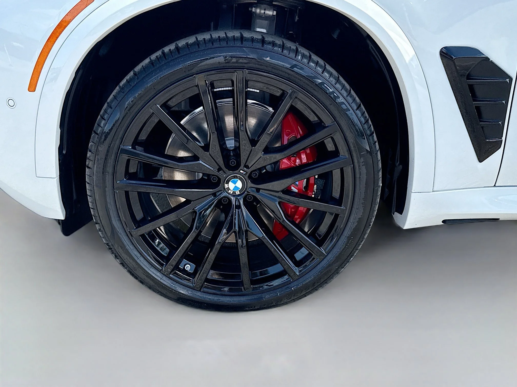 New 2026 Alpine White BMW M60i image 43