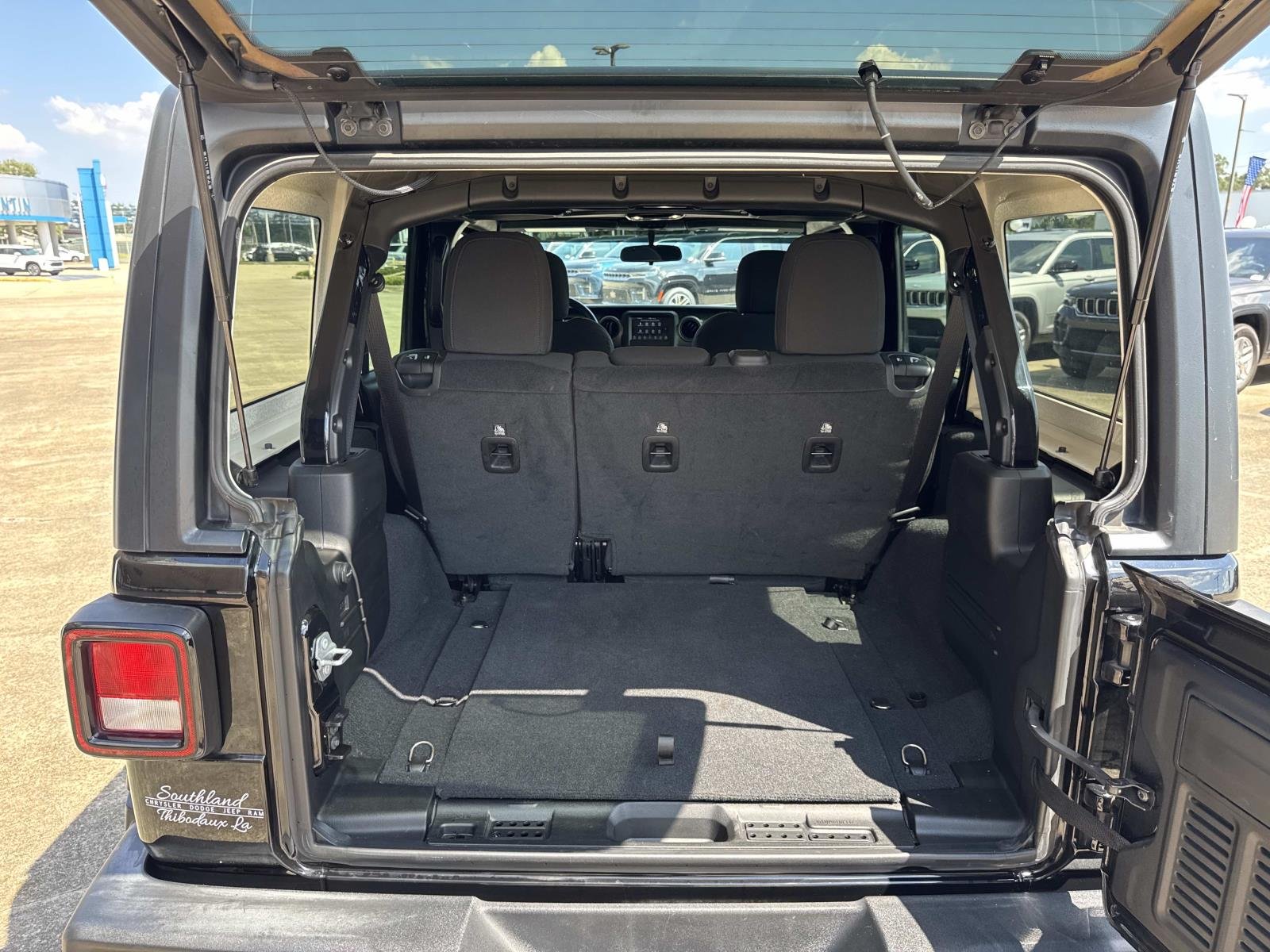 Used 2022 Black Jeep Unlimited Sport image 8