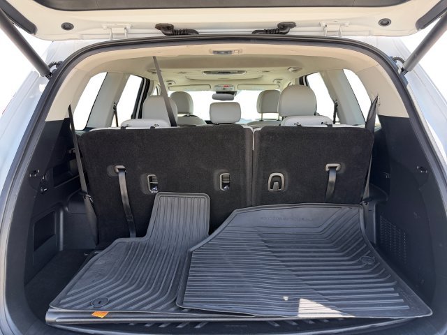 Used 2023 White Kia EX image 18