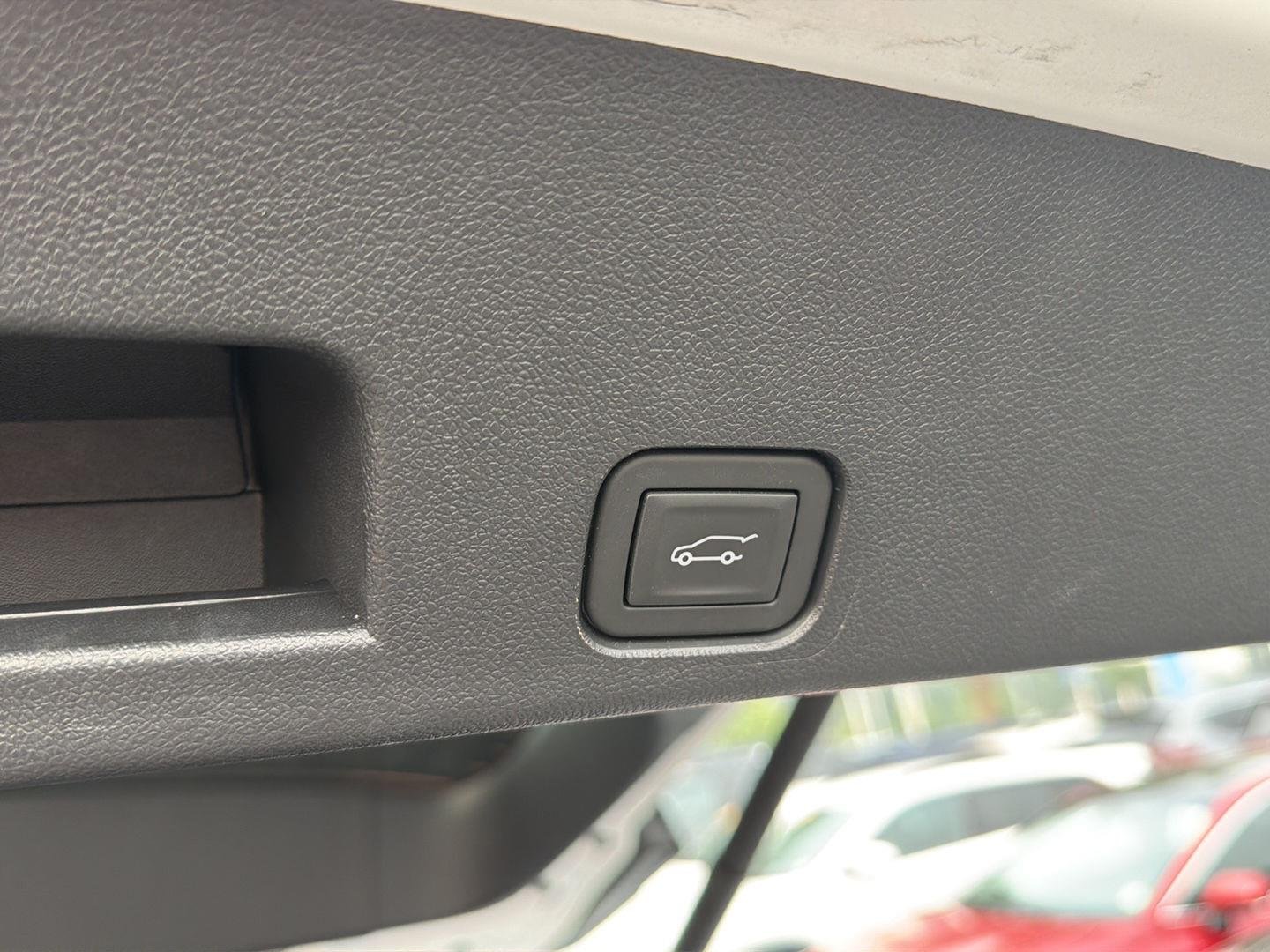 Used 2025 Summit White GMC AWD AT4 image 7