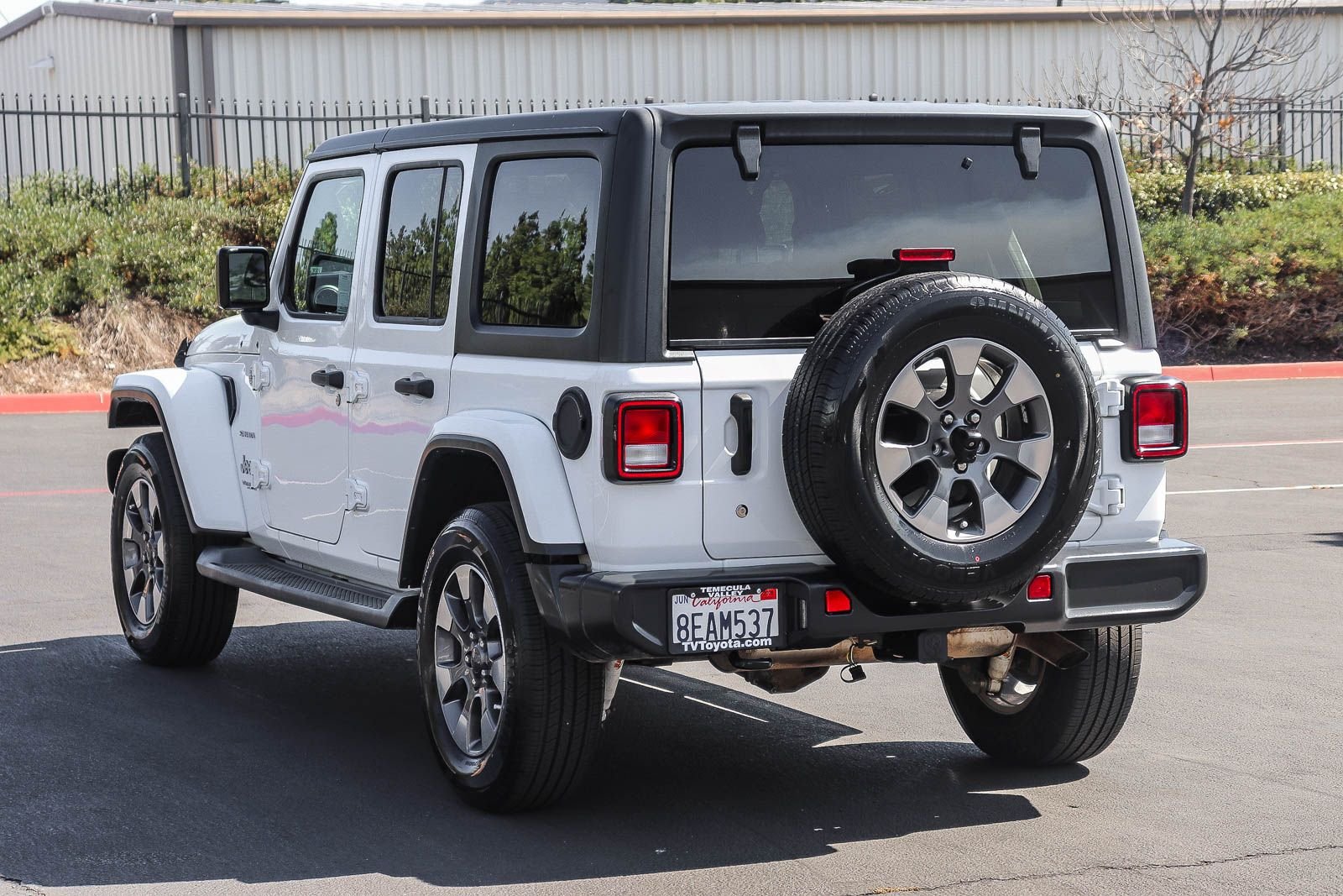 Used 2018 Bright White Clearcoat Jeep Unlimited Sahara image 5