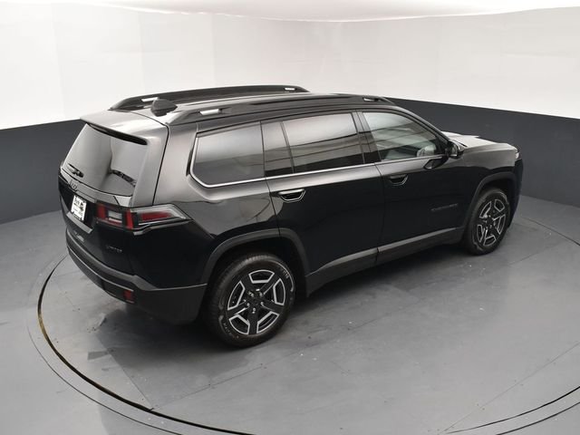 New 2026 Diamond Black Crystal Pearl-Coat Exterior Paint Jeep Limited image 18